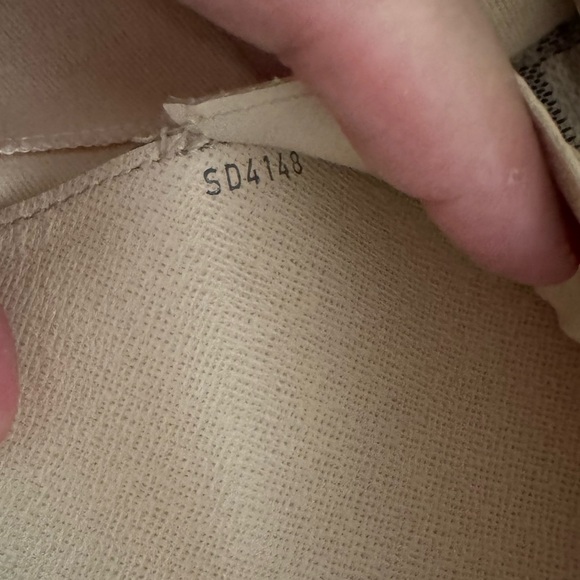 Louis Vuitton Josephine Wallet - Picture 4 of 9